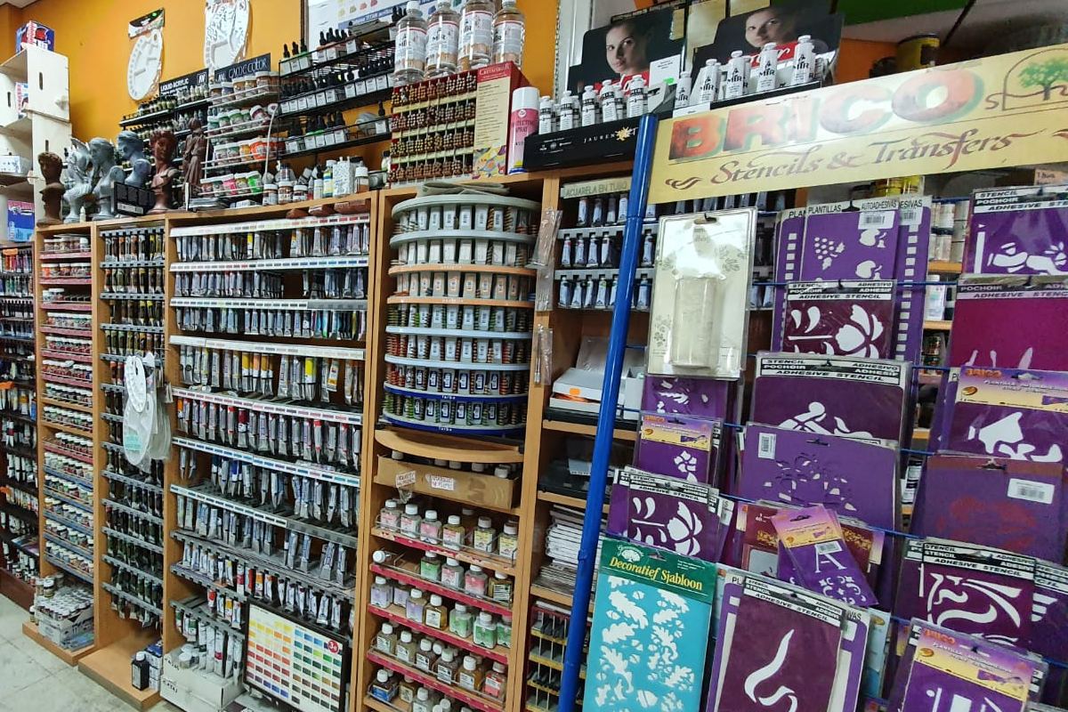Sección de bellas artes de la tienda
